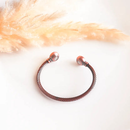 Magnetic Twist copper bracelet with magnets